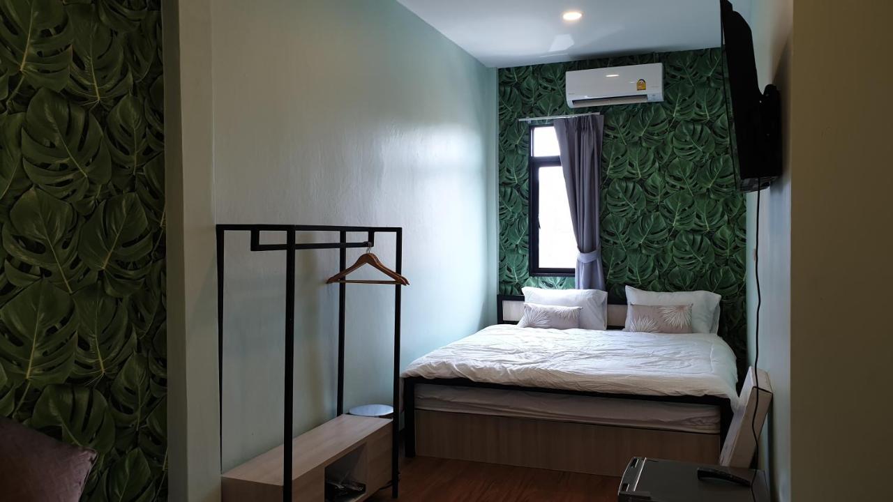 Nature Village Hostel Bangkok Exterior photo